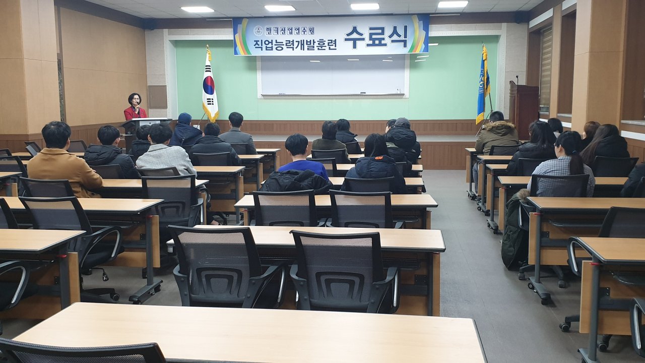 18.04.11 개강과정 수료식(출판디자인, 전기시스템제어)